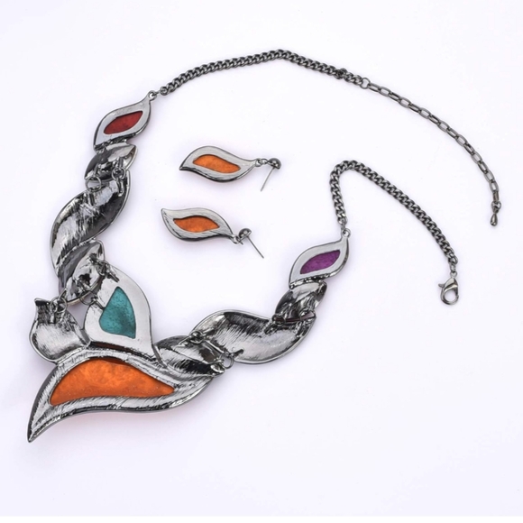 NWOT Vintage Statement Necklace and Earrings Set Flower Leaf Pendants - Picture 3 of 6